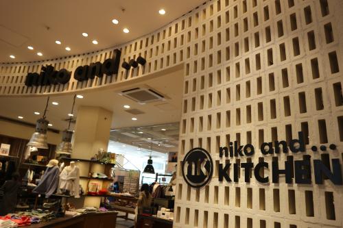 Niko And Kitchen ニコアンドキッチン 横浜ベイクォーター 店長候補 ホール の正社員求人募集 オシャレなカフェ レストランのバイト 求人のラテコ