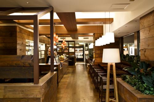 Public Lounge パブリックラウンジ 熊谷 ホール のアルバイト パート求人募集 オシャレなカフェ レストランのバイト 求人のラテコ