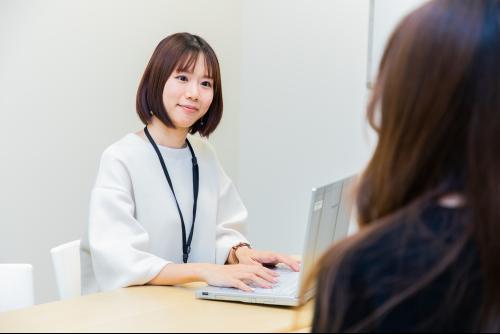 20代・30代女性活躍中!≪飛び込みなしの営業職≫お話し好きを募...